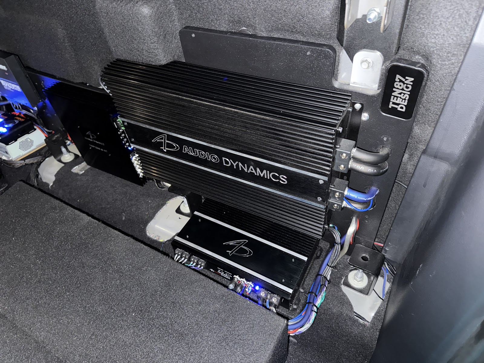 Instalación de amplificadores en Rangel Car Audio